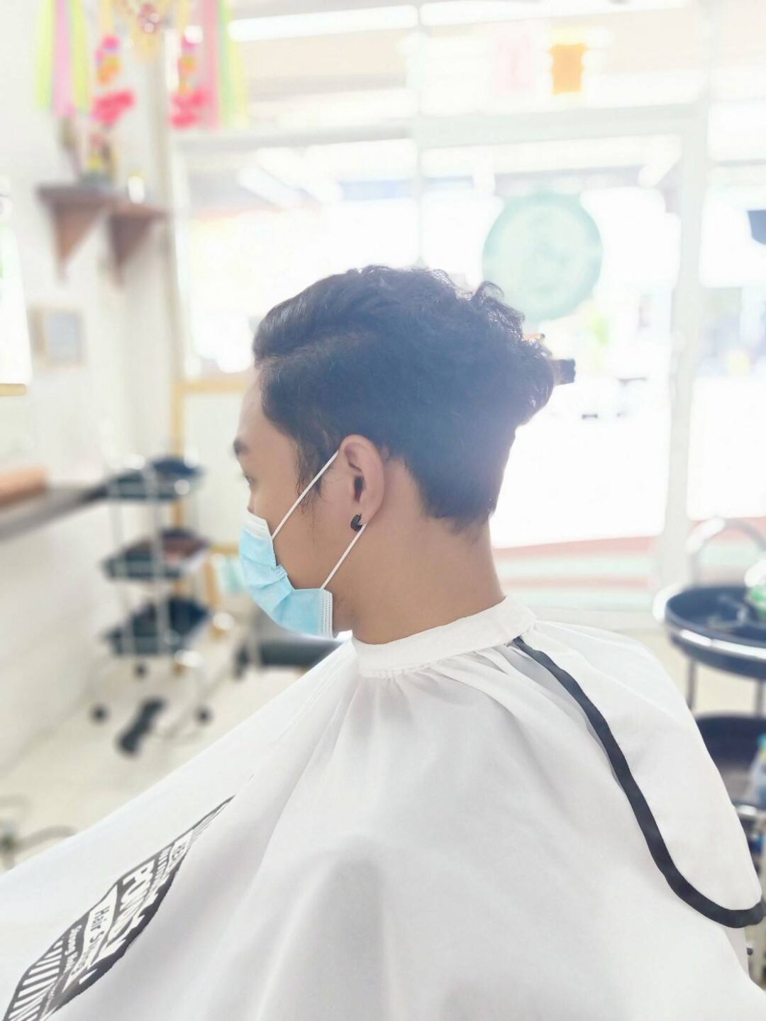 ใบหน้าเหลี่ยม มีกราม